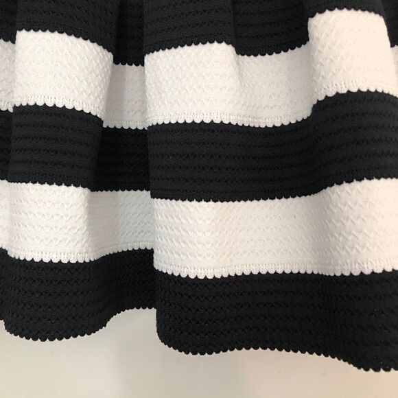 NWOT Express XS Black & White Skirt!! - Picture 6 of 6